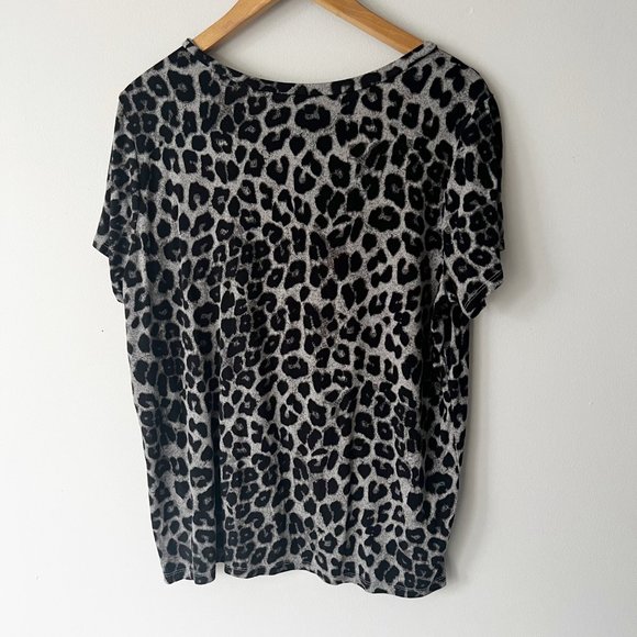 Torrid | Super Soft Knits Cheetah Short Sleeve T Shirt Sz. 1 - Picture 4 of 6